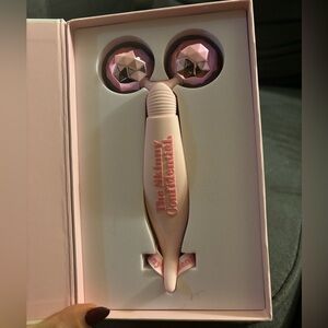 Skinny Confidential Pink Balls Face Massager